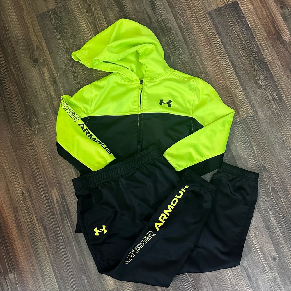 Under Armour Bright Green/Black 2pc set - Zip up Jacket and Joggers Kids size 6